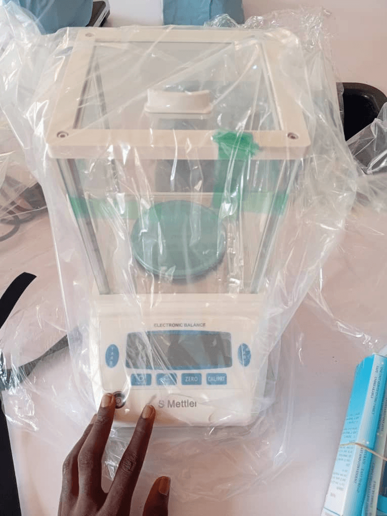 4 Decimal Digital Analytical Balance ( 0.0001g - 220g)